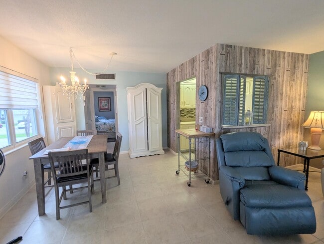 20 Coventry A in West Palm Beach, FL - Building Photo - Building Photo