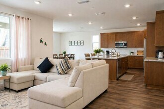 417 Avendale Dr in Manteca, CA - Building Photo - Building Photo