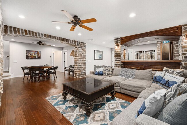 1906 Almand Dr, Unit SI ID1369206P in Bentonville, AR - Foto de edificio - Building Photo