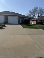 1108 Kimmy Ln in Warrensburg, MO - Building Photo