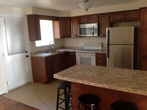 563 Hickory Dr in Greensburg, PA - Building Photo - Building Photo