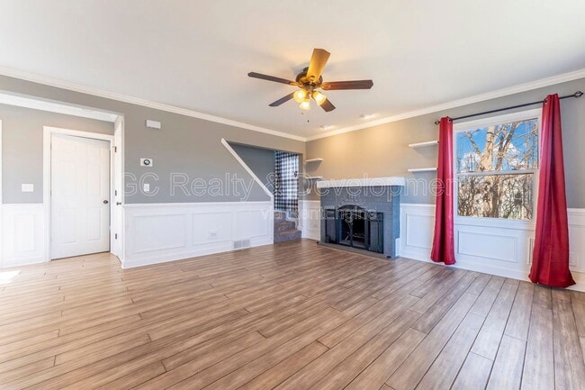 215 Indian Trail in Lake In The Hills, IL - Building Photo - Building Photo