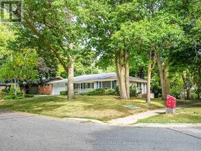 1447 Merrow Rd in Mississauga, ON - Building Photo - Building Photo