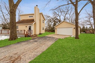 7413 Mariner Hills Cir in Elkhorn, WI - Building Photo