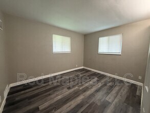 10877 Spring Garden Dr in St. Louis, MO - Building Photo - Building Photo