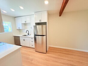 328 S Weitzel St in Oceanside, CA - Building Photo - Building Photo