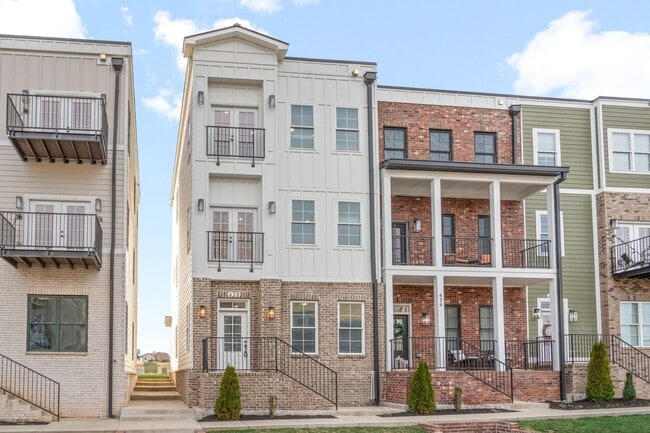 428 Centre St in Pleasant View, TN - Building Photo - Building Photo