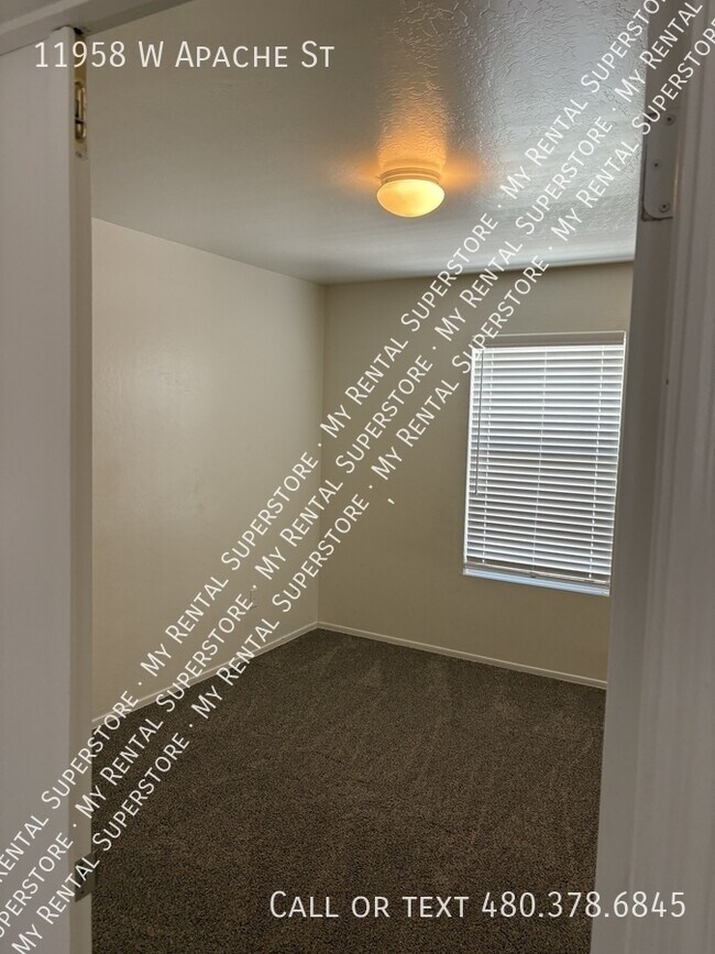 11958 W Apache St in Avondale, AZ - Building Photo - Building Photo