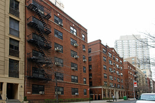 10 W 65th St in New York, NY - Building Photo - Building Photo