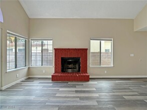 1702 Ember Glow Cir in Las Vegas, NV - Building Photo - Building Photo