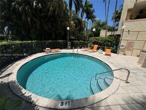 1824 Brickell Ave, Unit 4c in Miami, FL - Foto de edificio - Building Photo