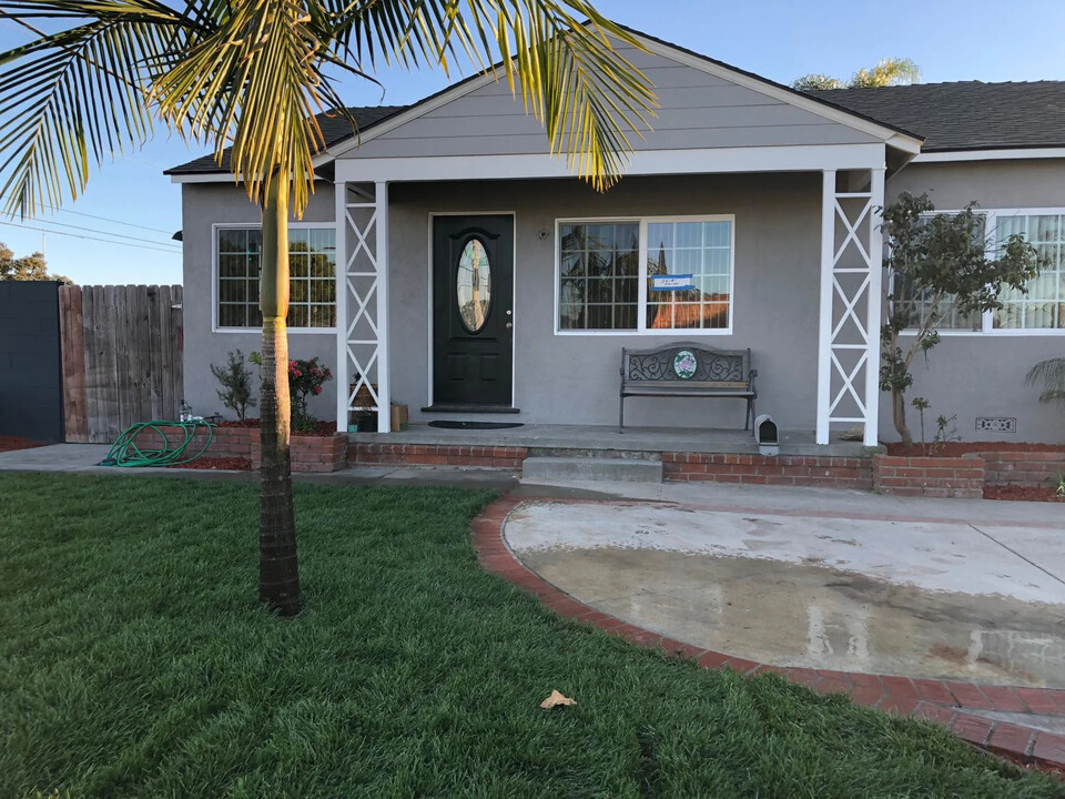 2618 Ralston Ln in Redondo Beach, CA - Foto de edificio