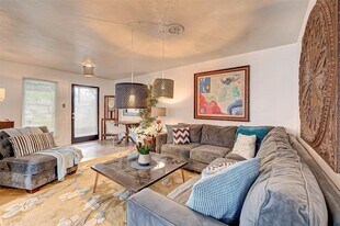 6018 Berendo St in Houston, TX - Building Photo