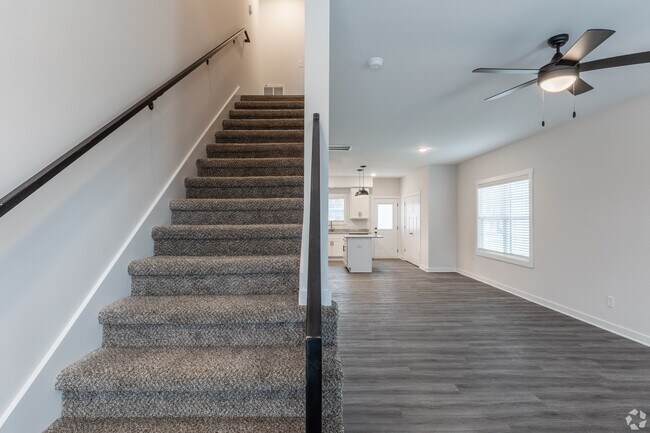 102 B Aviator Cir in Oak Grove, KY - Building Photo - Building Photo