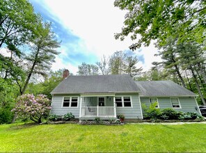 230 Middle Rd in Austerlitz, NY - Building Photo - Building Photo