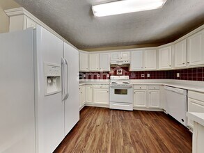 4160 Lenox Park Dr in Buford, GA - Foto de edificio - Building Photo