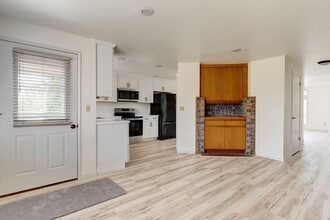 418 SW Erie Cir in Oak Harbor, WA - Building Photo - Building Photo