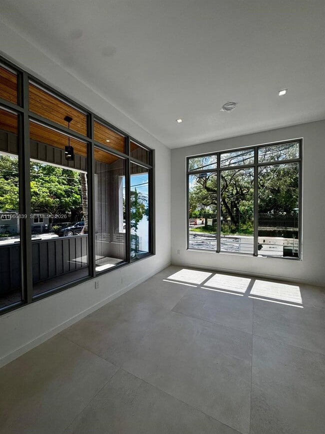property at 3204 Plaza St