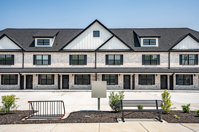 East Adams Townhomes in Lebanon, TN - Foto de edificio - Building Photo