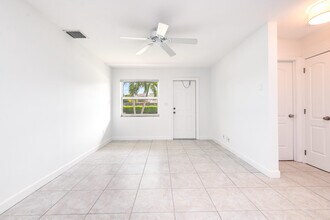 121 SW 2nd Ave in Boca Raton, FL - Building Photo - Building Photo