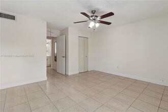 10834 N Kendall Dr in Miami, FL - Building Photo - Building Photo