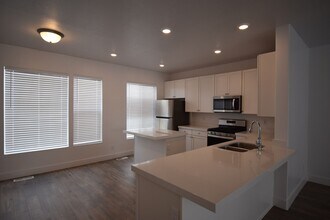 4727 Hillhouse Cv in Murray, UT - Building Photo - Building Photo