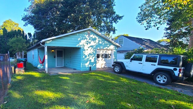 235 Crestmont Ave in State College, PA - Foto de edificio - Building Photo