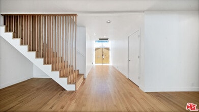 539 Levering Ave in Los Angeles, CA - Building Photo - Building Photo