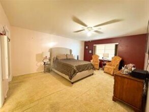 124 NE 19th Ct, Unit 201B in Wilton Manors, FL - Building Photo - Building Photo