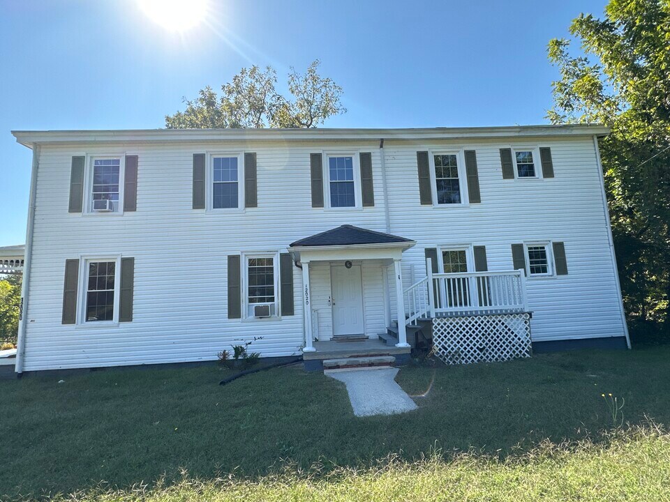 12020 Winfree St, Unit 4 in Chester, VA - Building Photo