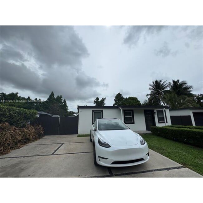 property at 4910 SW 98th Avenue Rd