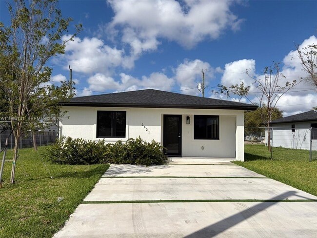 2421 NW 153rd St in Miami Gardens, FL - Building Photo - Building Photo