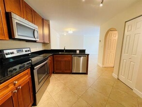 10101 W Sunrise Blvd, Unit 204 in Plantation, FL - Building Photo - Building Photo