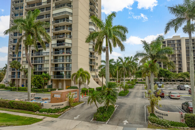 Jefferson Tower in West Palm Beach, FL - Building Photo - Building Photo