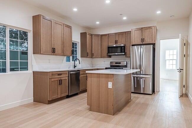 4220 W Adams Blvd in Los Angeles, CA - Building Photo - Building Photo