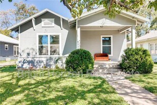 1821 W 10th St in Dallas, TX - Building Photo