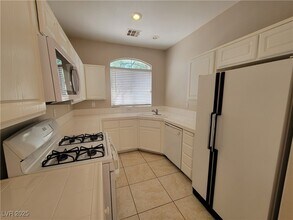 1436 E Still Creek Ave in Henderson, NV - Foto de edificio - Building Photo