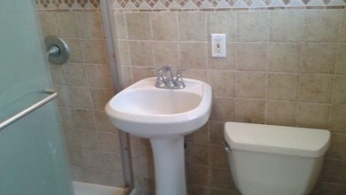 1030 N Victoria Park Rd-Unit -0 in Fort Lauderdale, FL - Building Photo - Building Photo