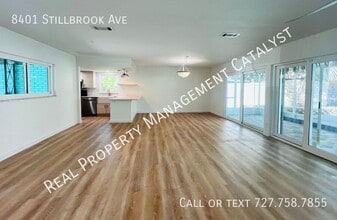 8401 Stillbrook Ave in Tampa, FL - Building Photo - Building Photo