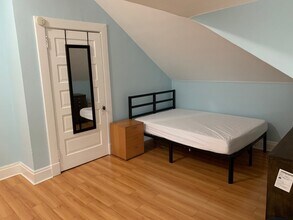 746 Broughton St, Unit 3A 3B in Pittsburgh, PA - Building Photo - Building Photo