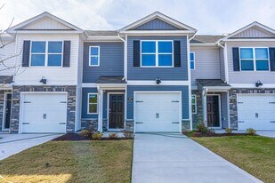 207 1st St in Aberdeen, NC - Building Photo