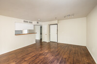 Midvale Ashton Plaza in Los Angeles, CA - Building Photo - Interior Photo