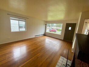 10345 Dibble Ave NW in Seattle, WA - Building Photo - Building Photo