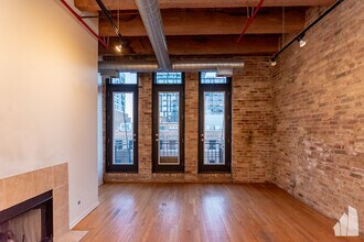 375 W Erie St, Unit 508 in Chicago, IL - Building Photo - Building Photo