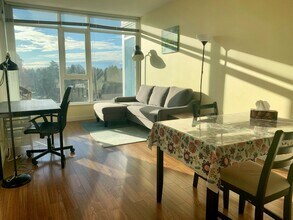 7373 Westminster Hwy in Richmond, BC - Building Photo - Building Photo