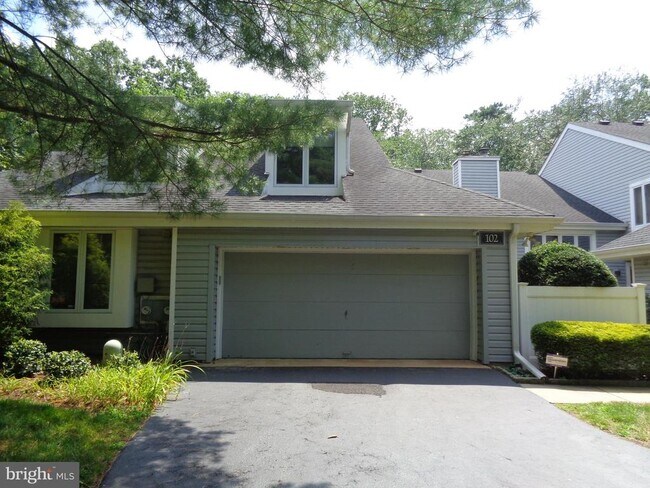 102 Sunshine Lakes Dr