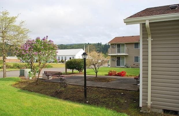 Mountain View Manor in Oakridge, OR - Building Photo - Building Photo