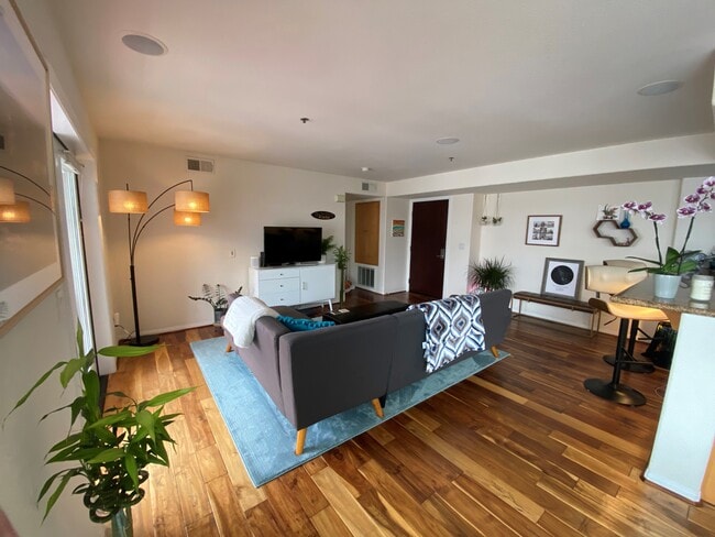 property at 924 Hornblend St