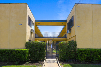 1684 Murchison St in Los Angeles, CA - Building Photo - Building Photo