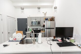 3945 Lancaster Ave, Unit 2A in Philadelphia, PA - Foto de edificio - Building Photo